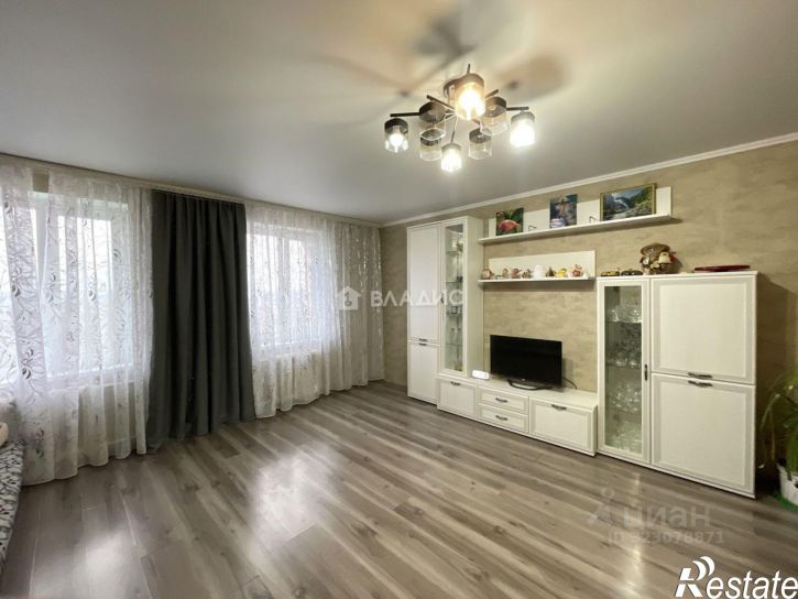 3-комн квартира улица Комарова, 25,  д. 25