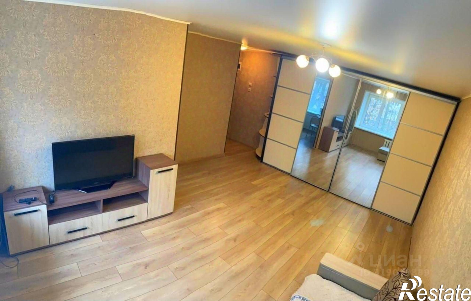 Сдать квартиру за 26 000 рублей на проспект Октября, 56