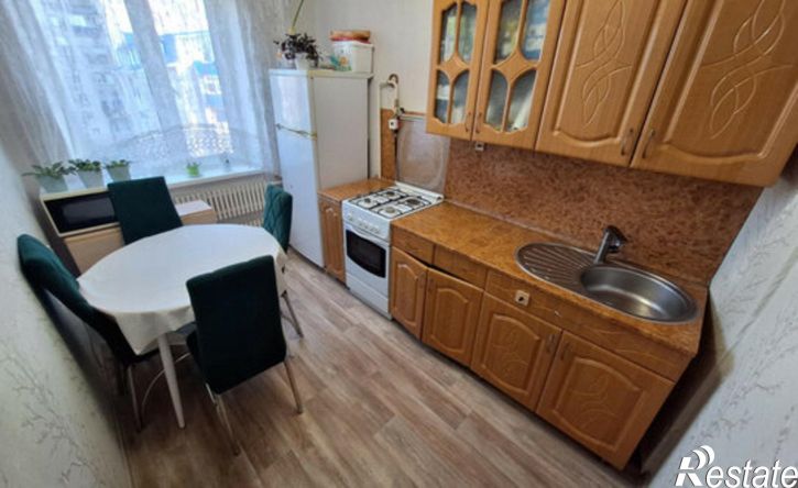 3-комн квартира улица Комарова, 47/1,  д. 47/1