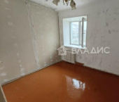 3-комн, 41кв м, этаж 2/4 улица Нагуманова, 27