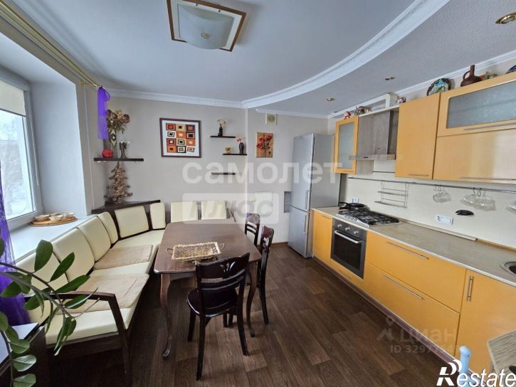 3-комн квартира мкр 32-й, 3,  д. 3