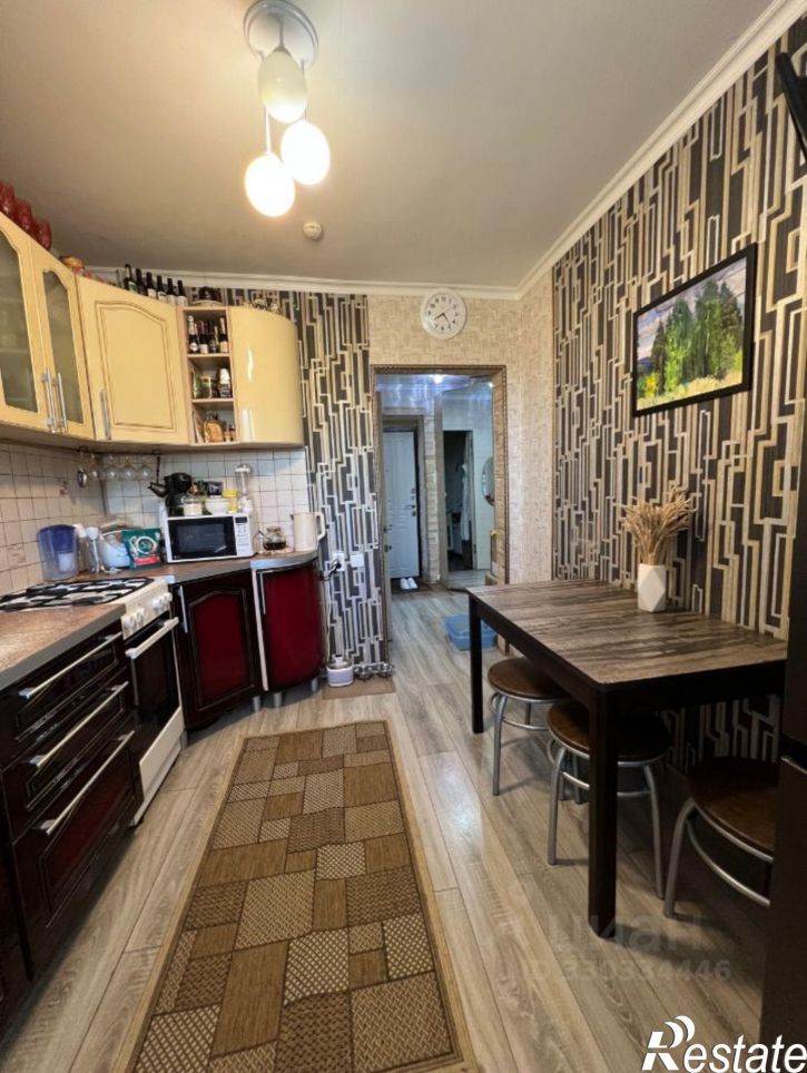 2-комн квартира Революционная улица, 31,  д. 31