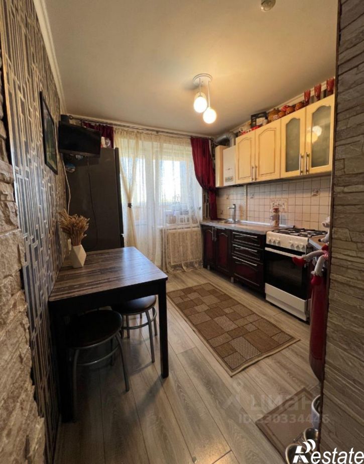2-комн квартира Революционная улица, 31,  д. 31