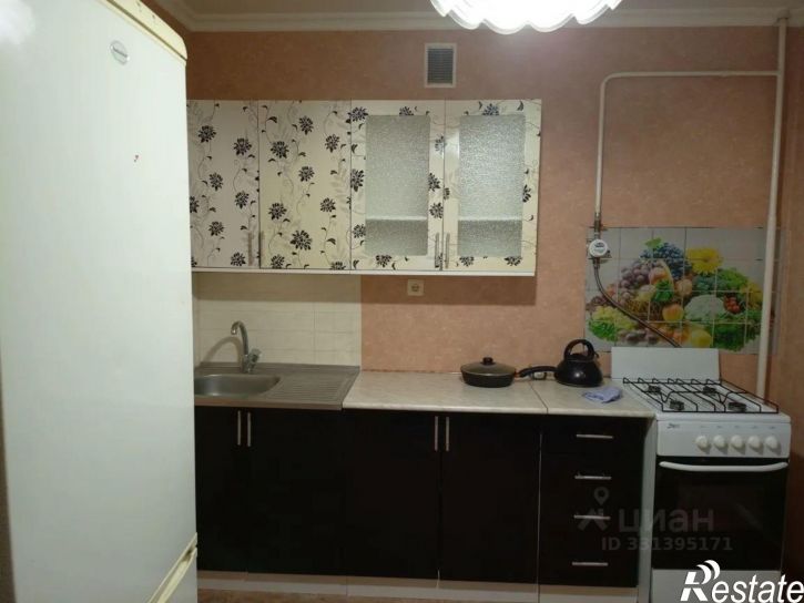 1-комн квартира ул Лазурная, 1,  д. 1