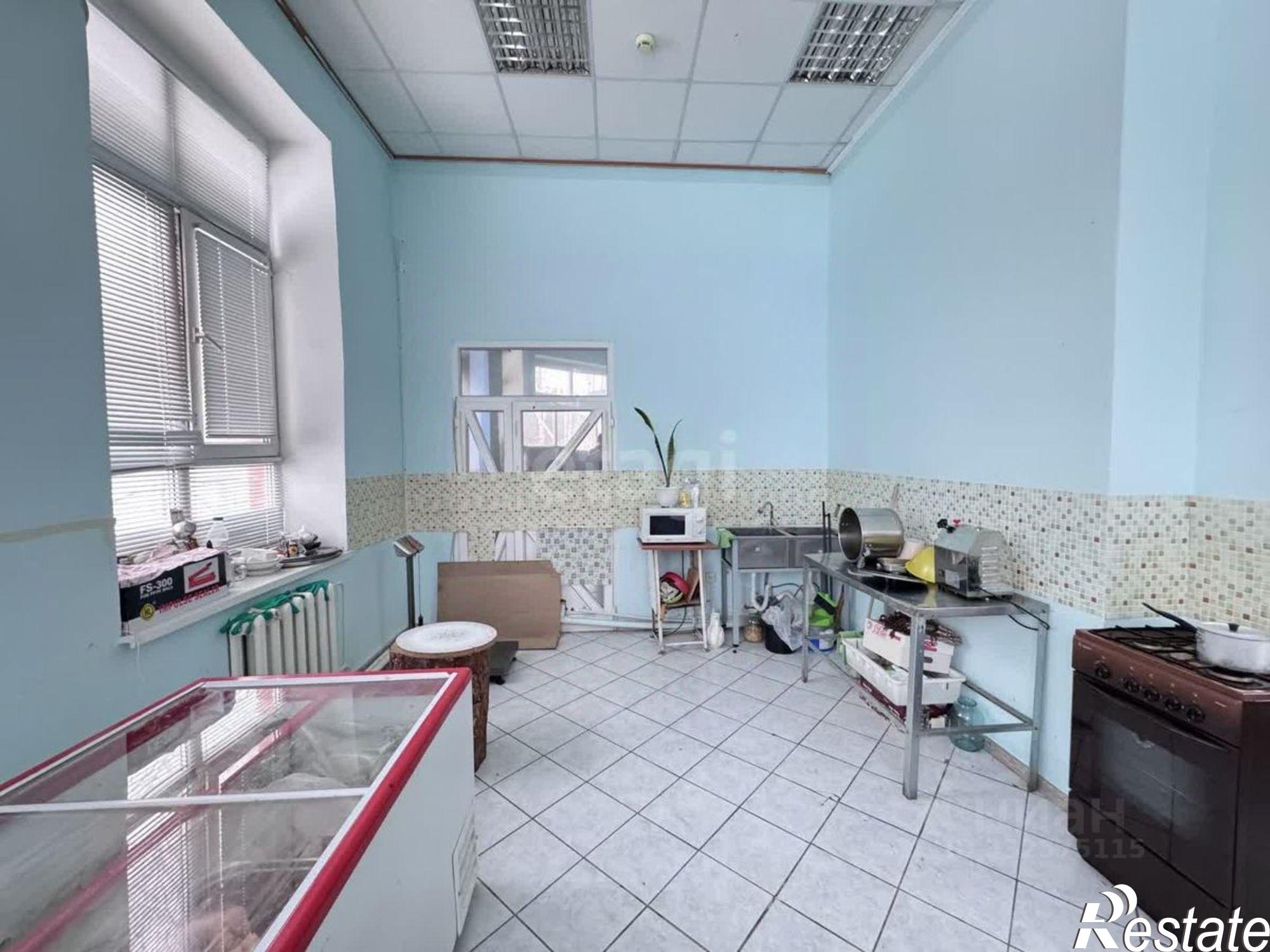 Купить торговое помещение за 13 900 200 рублей на ул Красноармейская, 33