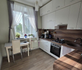 2-комн, 58кв м, этаж 2/2 Комсомольская улица, 7