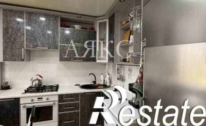 3-комн квартира Стахановская улица, 26,  д. 26
