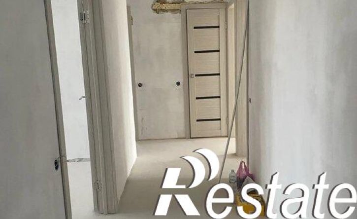 4-комн квартира улица Космонавтов, 8,  д. 8